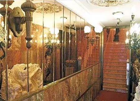 Dato Otel Vitoria-Gasteiz