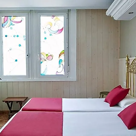 Otel Dato 2*